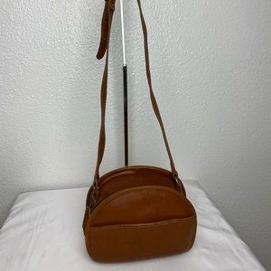 Vintage Coach Chester tan crossbody bag